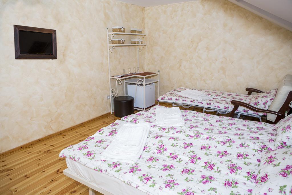 Country Court Bed and Breakfast Curteni Buitenkant foto